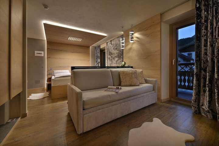 Room 71 of 211