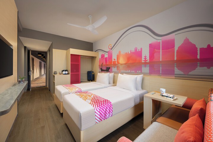 Room 6 of 31