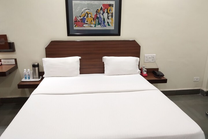 Room 25 of 94