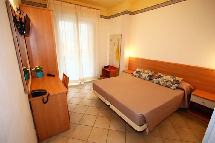 Room 25 of 73