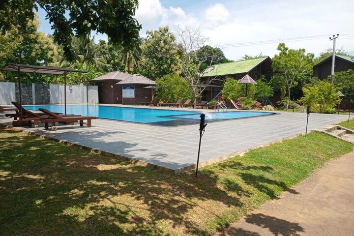 Pool 10 of 22
