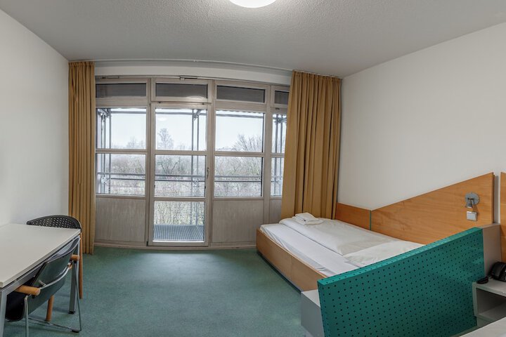 Room 37 of 84