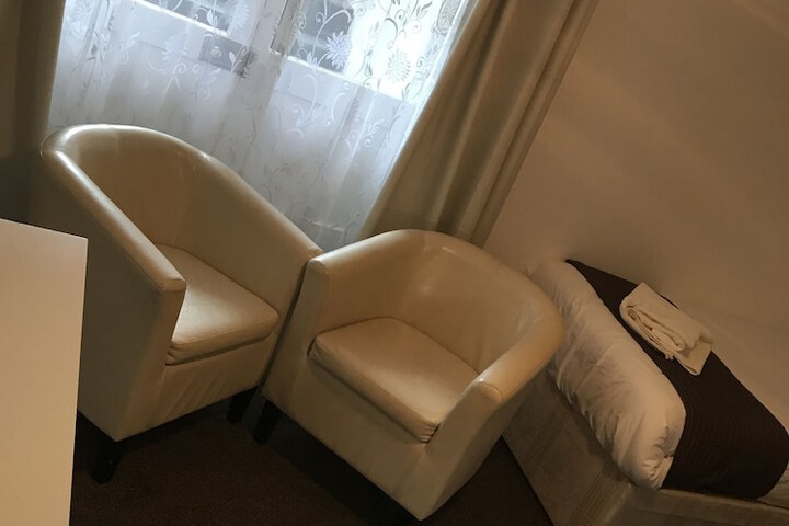 Room 33 of 66