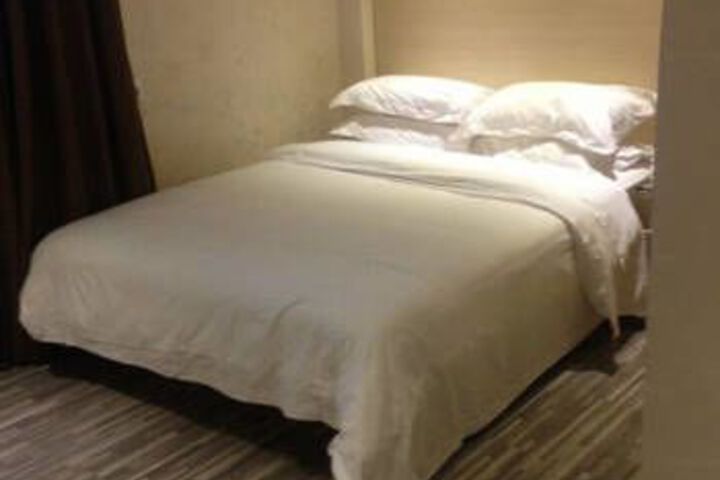 Room 6 of 7