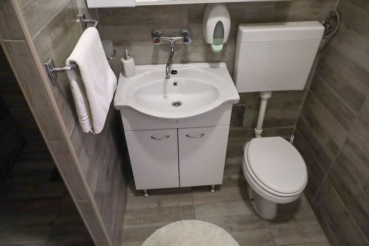 Room 60 of 102