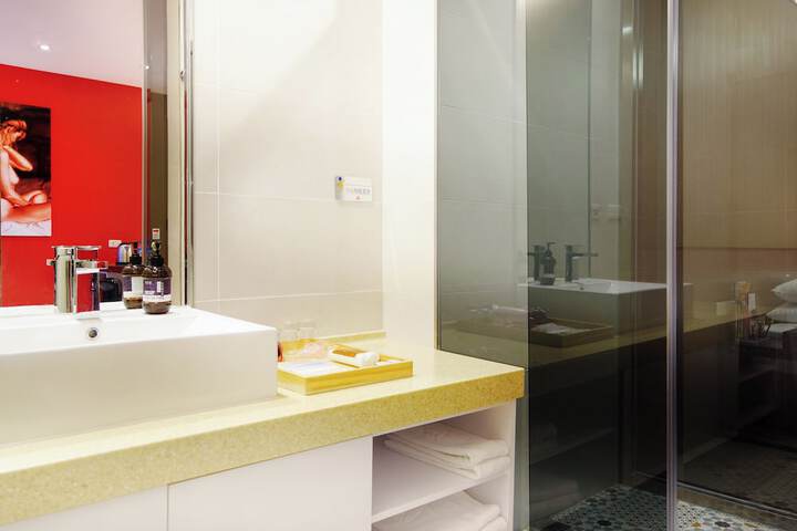 Room 40 of 90