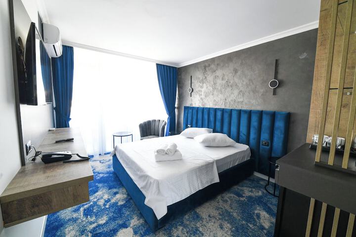 Room 8 of 27