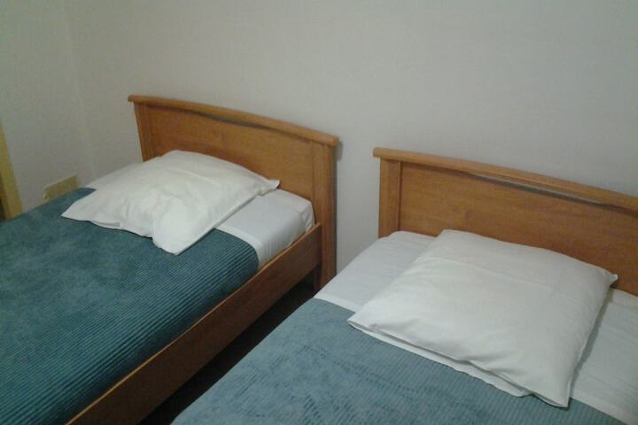 Room 6 of 12