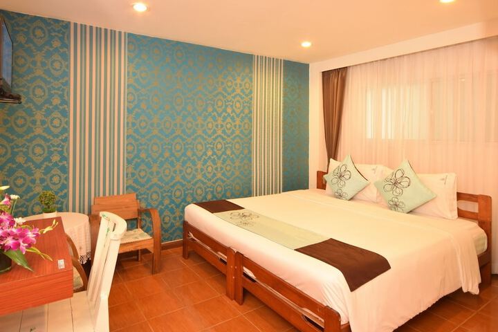 Room 33 of 92