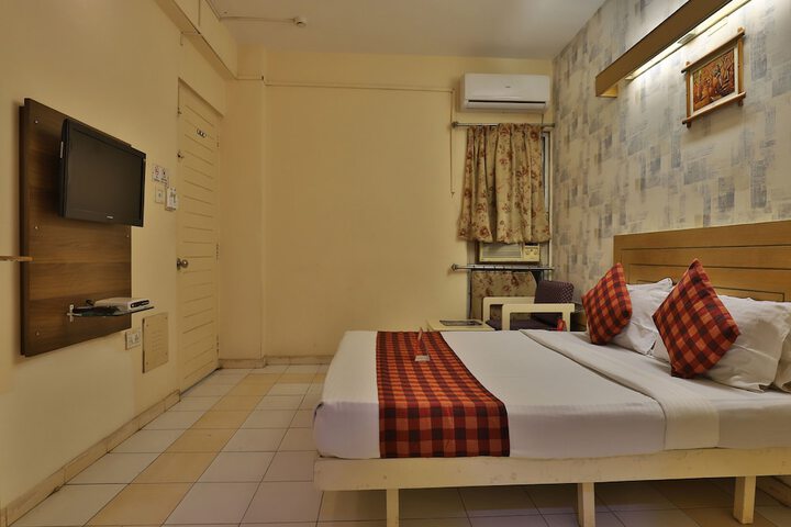 Room 7 of 8