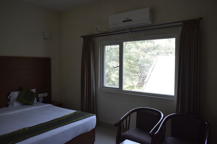 Room 4 of 35