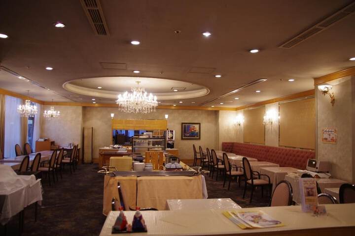 Dining 33 of 44