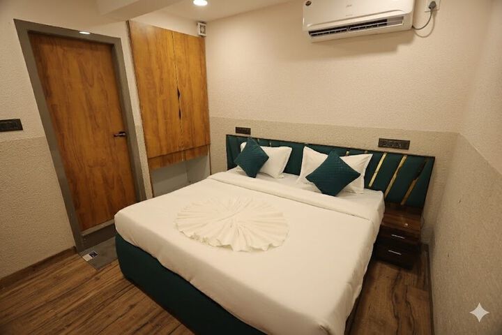 Room 11 of 21