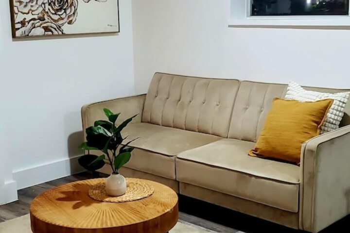 Room 6 of 17