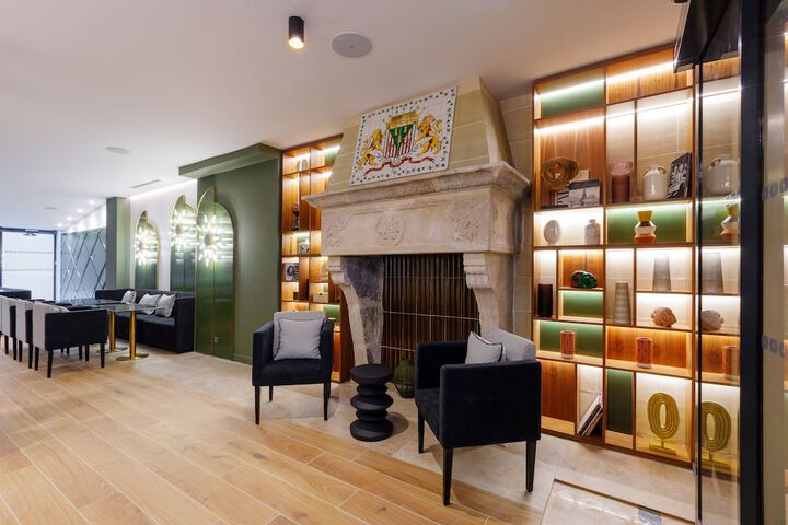 Entrance & Lobby