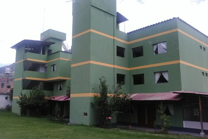 Exterior of Hotel Comtucar Carhuaz