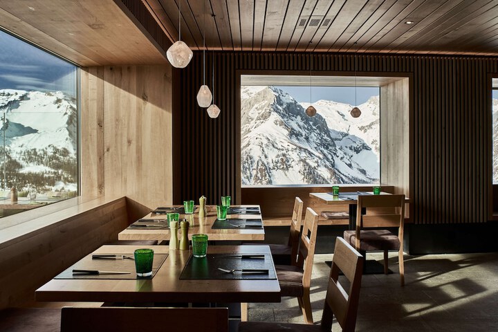 Dining 42 of 65