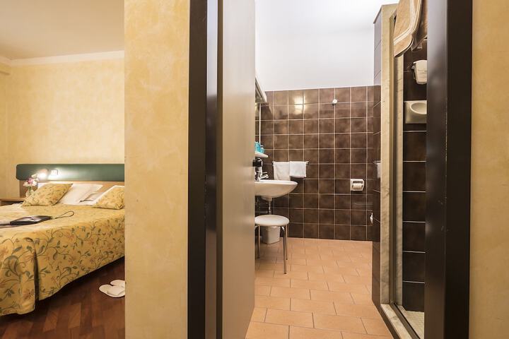 Room 14 of 70