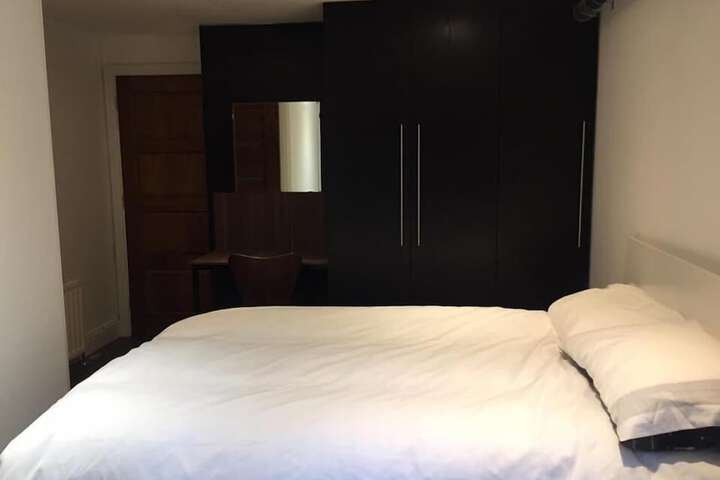 Room 4 of 17