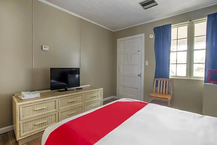 Image of Hotel Lakeland GA I-129
