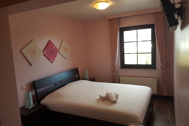 Room 5 of 33