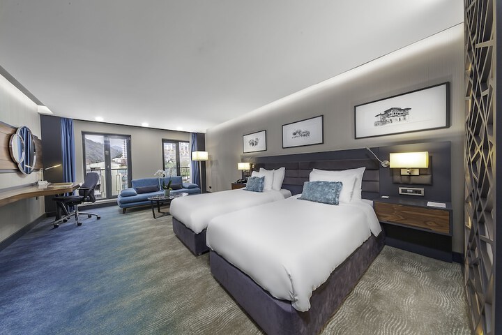 Room 15 of 32