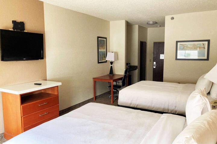 2 Queen Beds (2 of 6)