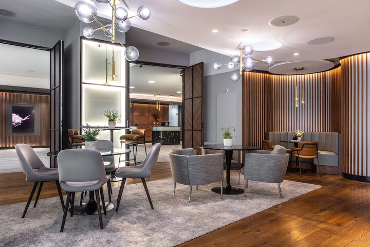 Lounge 143 of 209