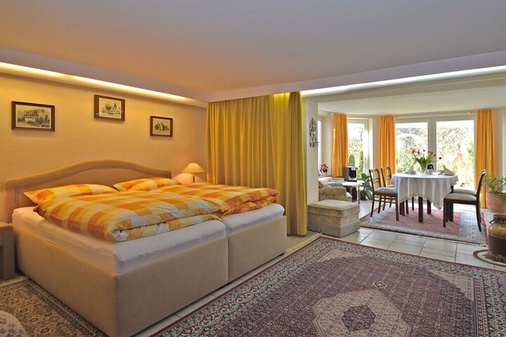 Room 5 of 16