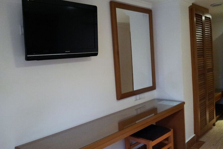Room 17 of 35