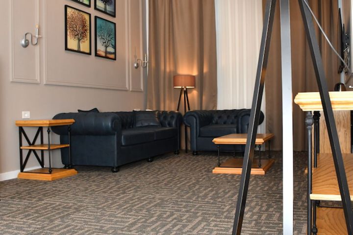 Room 12 of 37