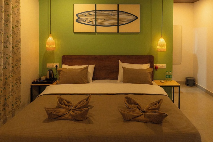Room 8 of 33