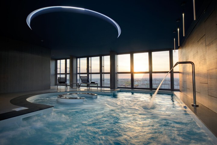 Hotel with Pool