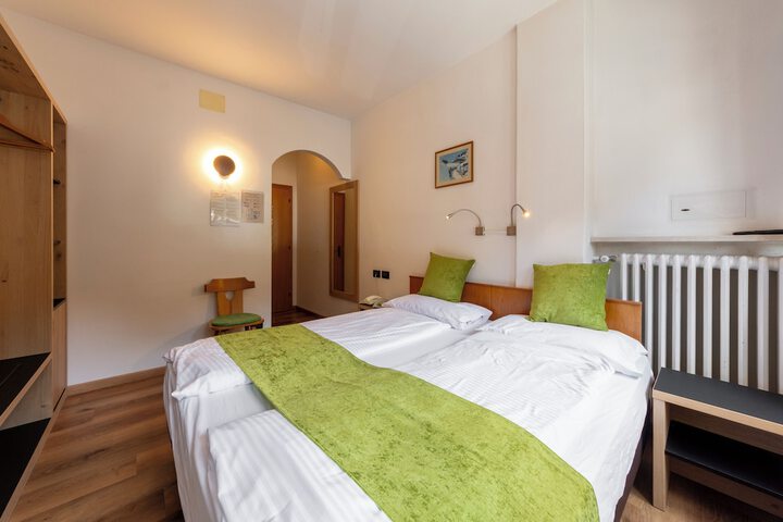Room 7 of 25