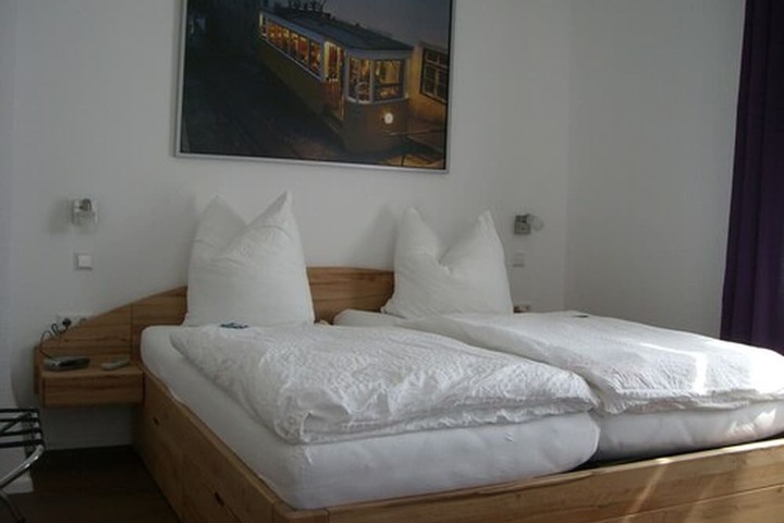 Room 12 of 32