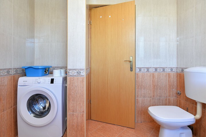 Room 62 of 79