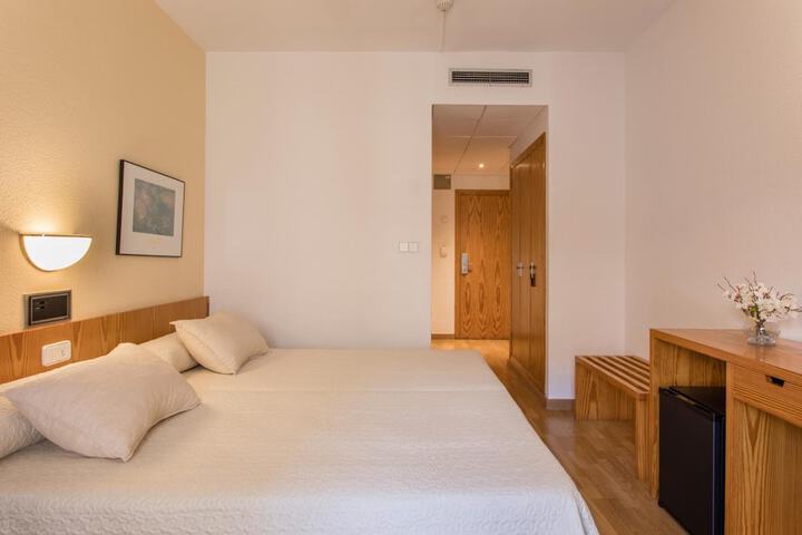 Room 14 of 48
