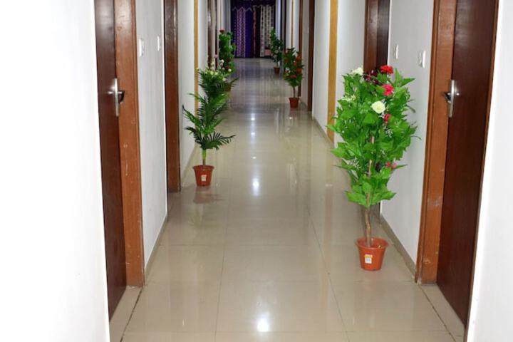 Ballroom/Hall 14 of 17