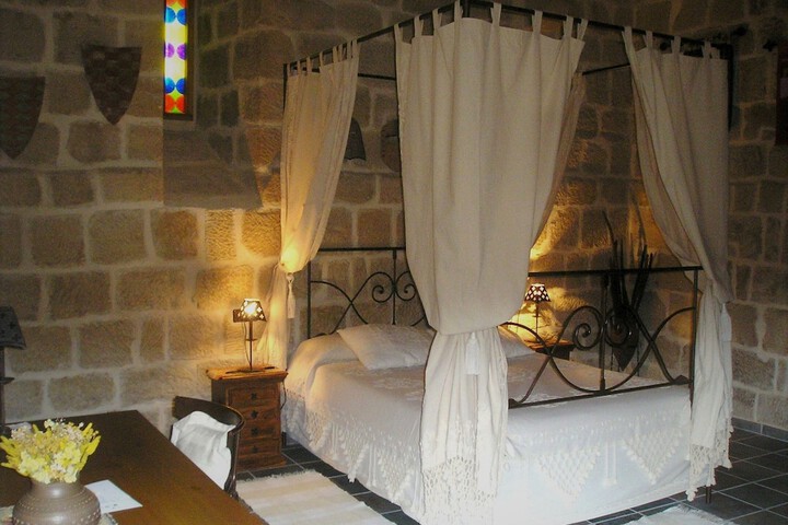 Room 15 of 77