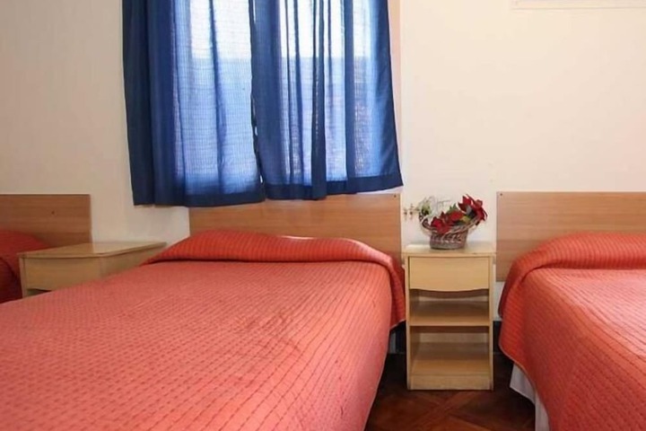 Room 4 of 11