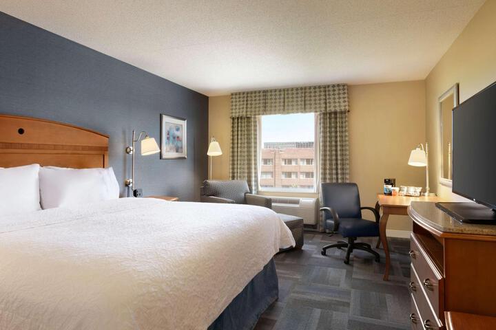 1 King Bed (3 of 8)