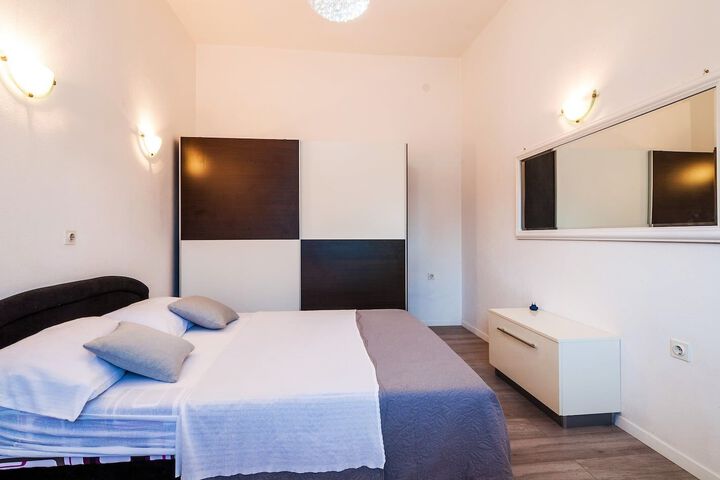 Room 7 of 7