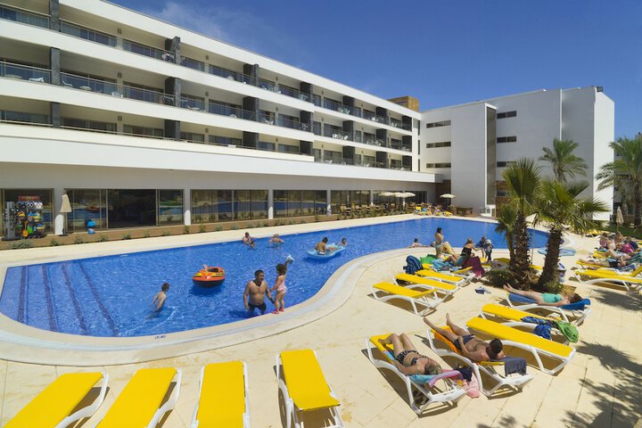 Hotel Pool