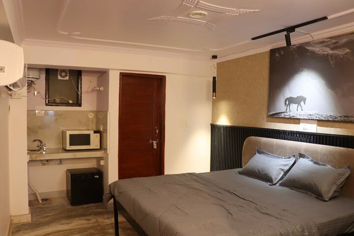 Room 4 of 18