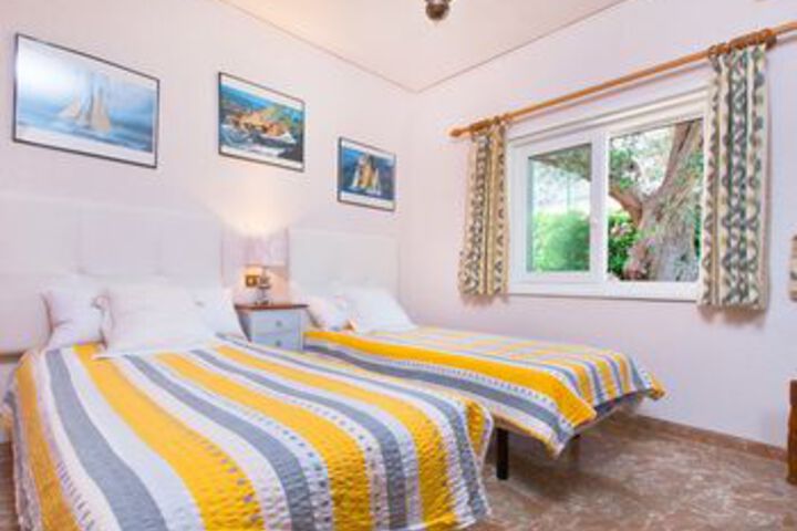 Room 10 of 26