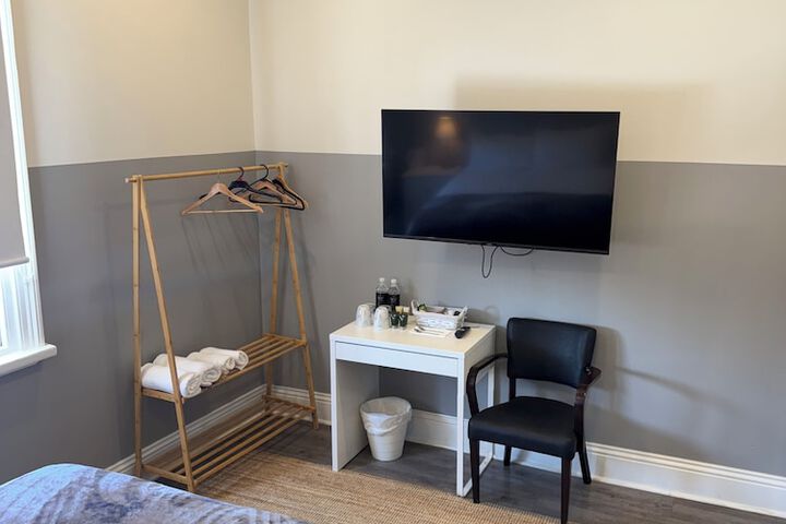 Room 4 of 25