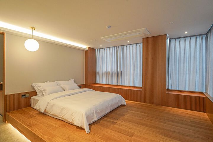 Room 22 of 76