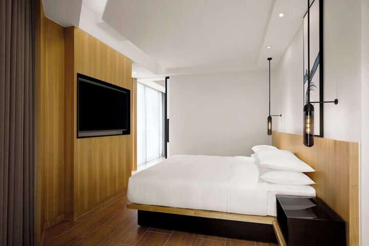 Room 14 of 36