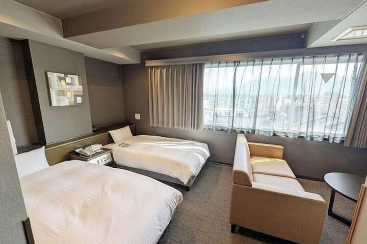 Room 7 of 33