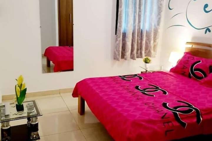 Room 4 of 16